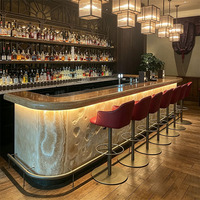 Comptoir de bar commercial moderne avec dessus en pierre, éclairage LED, design moderne pour bar de nuit