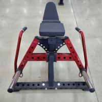 Machine de musculation commerciale SYT Factory pour l'entraînement de force, incluant un appareil de press à la poitrine assis incliné et un appareil de décompression pectorale.
