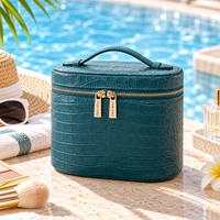 Pochette de toilette en cuir PU gaufré crocodile avec logo personnalisé, grande capacité, fermeture éclair, organiseur de maquillage, trousse de toilette portable pour voyage