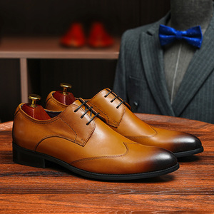 Chaussures habillées décontractées pour hommes en cuir véritable, style tendance 2026, gravées, respirantes - Product Image 1