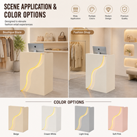 Comptoir de réception LED moderne sur mesure avec ligne ondulée, comptoir minimaliste étroit pour salon de coiffure, petite boutique de détail