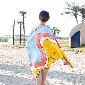 Toalla de playa deportiva de gamuza de microfibra de secado rápido sin arena con impresión digital de diseñador personalizado - Product Image 4