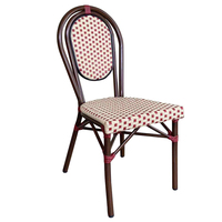 Chaise en rotin en aluminium empilable pour usage extérieur