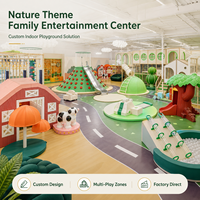 Équipement de terrain de jeux intérieur sur le thème de la nature pour centre de divertissement familial avec toboggans et jeux souples