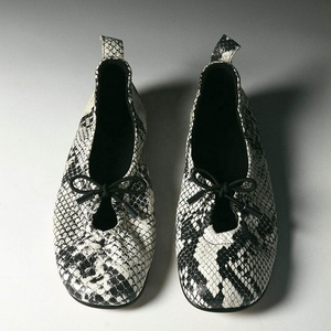 Morbide ballerine in vera pelle con fiocco per le scarpe da sposa per gli ospiti - Product Image 6