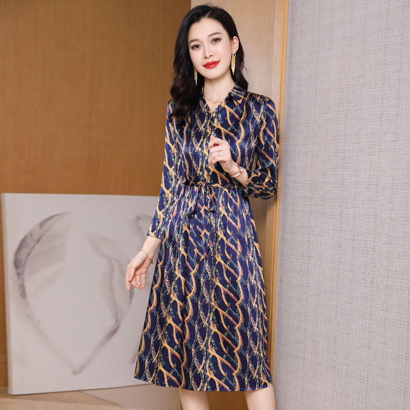 สีน้ำเงิน