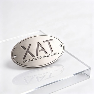 Placa de Identificación de Metal Dorado Personalizada con Letras Grabadas y Cuatro Orificios de Montaje para Decoración del Hogar o Etiqueta de Marca - Product Image 3