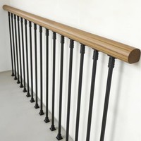 Balustre d'escalier noir mat carré pour la décoration intérieure des rampes d'escalier