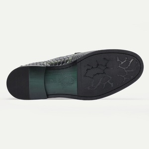 Chaussures de mariage en cuir de vachette haute brillance, texture luxueuse, motif peint à la main, confortables et respirantes, à enfiler - Product Image 5