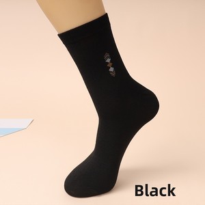 Jingwen OEM Calcetines Deportivos Con Logotipo Personalizado Transpirable Hombres Otoño Invierno Crew Calcetines Logotipo Personalizado - Product Image 6