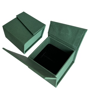 صندوق مجوهرات أنيق من ROGOOD بإغلاق مغناطيسي أخضر، صندوق صلب من الورق المقوى الرمادي للقلادات والأقراط والخواتم، صندوق تغليف أنيق P1752 - Product Image 1