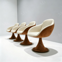 Fauteuil d'appoint moderne de luxe fait main en forme de tulipe capitonnée |   Fauteuil lounge en cuir suédé avec structure en bois massif pour la maison ou le bureau