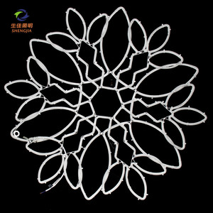 OFERTA ESPECIAL: Luz LED 2D con Motivo de Copo de Nieve para Navidad, Acción de Gracias, Exteriores, Calles, Edificios, Parques de Atracciones, Interiores y Techos - Product Image 1