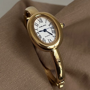 นาฬิกาข้อมือทองคำผู้หญิงขายดี ดีไซน์ใหม่ สวยหรู นาฬิกาผู้หญิงคุณภาพดี ของขวัญที่ดีที่สุด แฟชั่นกำไลข้อมือ นาฬิกาควอตซ์สุดหรู - Product Image 3