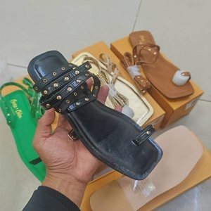 Tongs pour femmes mode clou <span class=keywords><strong>cheville</strong></span> Bracelet sangle sandales plates femmes pantoufle <span class=keywords><strong>en</strong></span> gros - Product Image 2