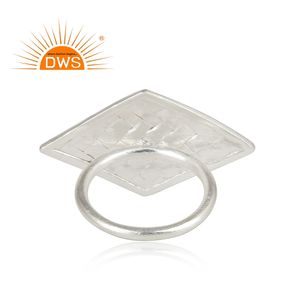 แหวนพลอยออนิกซ์สีเขียว คอลเลคชั่นคลาสสิก รูปทรงสี่เหลี่ยม แหวนเงินแท้ทำมือ รูปทรงสี่เหลี่ยมผืนผ้า ผู้จำหน่ายเครื่องประดับ - Product Image 4