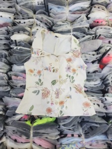 Ropa al por mayor de bajo MOQ, ropa barata en stock para mujer, envío de ropa a granel, tienda de ropa al por mayor, tops, ropa usada - Product Image 4