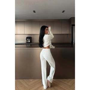 Conjunto Deportivo de Punto con Detalle de Botones Blancos - Product Image 1