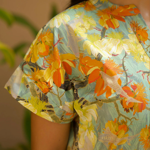 ผู้ผลิตออกแบบชุดเดรสแขนสั้นคอวีลายฮาวายสุดเก๋ ผลิตตามสั่ง ผ้าเรยอน 100% ชุดลำลอง - Product Image 4