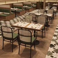 Ensemble de mobilier de salle à manger moderne et contemporain pour restaurants, hôtels, écoles – Bancs en cuir durables, fauteuils à dossier en maille, bois massif