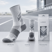 Chaussettes de sport respirantes pour la course à pied, avec ventilation en maille, gestion de l'humidité, maintien du talon, bout plat et amorti ciblé, gris et blanc