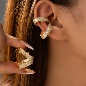 Boucles d'oreilles à clip géométriques en or avec incrustation de zircon pour femmes, bijoux tendance - Product Image 1