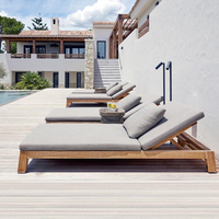 Chaise longue inclinable de luxe durable en bois de teck pour l'extérieur au bord de la piscine Chaise longue de jardin pour hôtel Chaise longue de plage imperméable à roulettes
