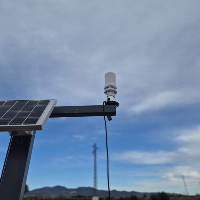 Low Cost Mini Ultrasonic Wind Speed and Direction Air Temperature Humidity Rainfall Smart Pole Weather Station Sensor Outdoor