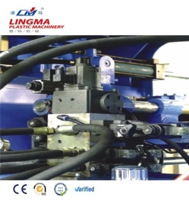 Machine de soufflage par extrusion automatique pour bidons en plastique PE/PP/PVC de <span class=keywords><strong>10</strong></span> <span class=keywords><strong>litres</strong></span> à 2 cavités avec moteur - Product Image 3