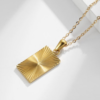 Occidental Rhombique Lumière Lot Fleur Papillon Amour Femme Collier En Acier Inoxydable Plaqué Or 18K Chaozhou Marque Pendentif Spot