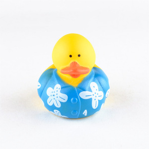 Jouet de bain en vinyle PVC écologique bleu fleur <span class=keywords><strong>canard</strong></span> poupée flottante pour enfants en plastique canards en caoutchouc pistolet à eau de style vacances - Product Image 1