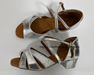 Zapatos <span class=keywords><strong>de</strong></span> <span class=keywords><strong>Baile</strong></span> Latino <span class=keywords><strong>de</strong></span> Alta Calidad con Suela <span class=keywords><strong>de</strong></span> Gamuza para Niñas, Zapatos <span class=keywords><strong>de</strong></span> <span class=keywords><strong>Baile</strong></span> <span class=keywords><strong>de</strong></span> Salón <span class=keywords><strong>de</strong></span> <span class=keywords><strong>Salsa</strong></span> con Brillantina <span class=keywords><strong>y</strong></span> Cuero PU, Zapatos <span class=keywords><strong>de</strong></span> Vestir para Interiores - Product Image 4