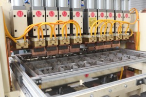 Spot <strong>Welding</strong> <strong>Machine</strong> 10 Hot Product Machinery Engine Parts Provided Hwashi Steel Wire /<strong>mesh</strong> Rod <strong>Welding</strong> <strong>Machine</strong>, Automatic Grid - Product Image 2