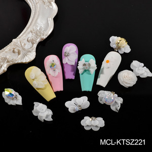 <span class=keywords><strong>Flores</strong></span> 3D Blancas para Uñas con Perlas, Cristales, Diamantes de Imitación, <span class=keywords><strong>Mariposas</strong></span>, Lazos, Rosas, Margaritas, Adornos para Uñas, Accesorios de Belleza para <span class=keywords><strong>Manicura</strong></span> DIY - Product Image 5
