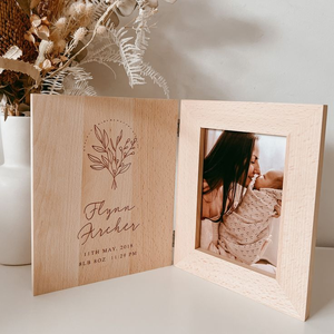 JUNJI Cadre photo personnalisé en bois fait à la main pour bébé Cadre gravé personnalisé pour souvenir de nouveau-né Nouvelle maman Idée cadeau pour le premier anniversaire - Product Image 2