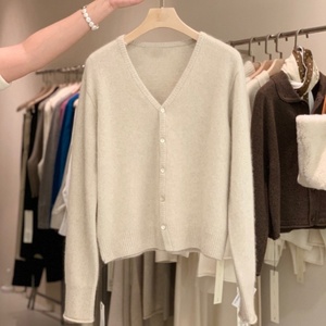 Atacado de Moda Feminina: Novo Cardigã de Tricô com Decote em V, 100% Lã Merino, Manga Longa, Solto e Personalizável com Logotipo - Product Image 2