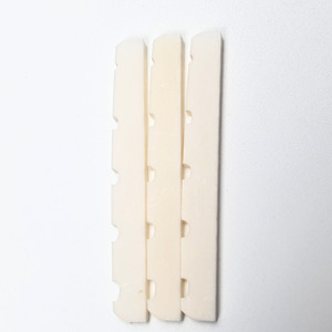 Tuerca de hueso para <span class=keywords><strong>bajo</strong></span> de 5 cuerdas, 45.8x3x6mm, ranurada, de hueso natural, repuesto para piezas de guitarra eléctrica, <span class=keywords><strong>afinación</strong></span> duradera y estable - Product Image 4