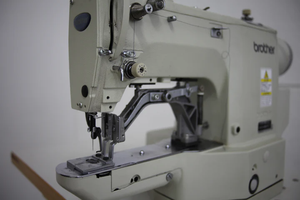 Japon original Brother 430D bartack machine à coudre flambant neuf électronique bartack machine à coudre des jeans - Product Image 4