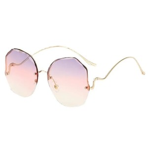 Occhiali da Sole di Lusso con Montatura in Metallo a Prezzo Conveniente, Modello Quadrato Trendy Senza Montatura UV400 per Donna - Product Image 6