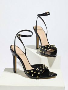 Escarpins noirs à bout ouvert avec bride cheville et clous dorés – Chaussures d'été tendance à talons aiguilles - Product Image 6