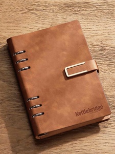 ステッチ製本と滑らかな書き心地の紙を備えた耐久性のあるハードカバーノートで、毎日の計画に最適です。 - Product Image 4