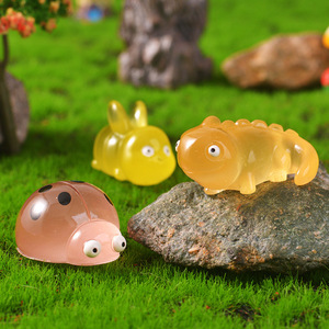 Décorations mignonnes d'insectes Baomai pour l'exportation : coccinelles, chenilles, escargots, ornements phosphorescents pour micro-paysages - Product Image 4