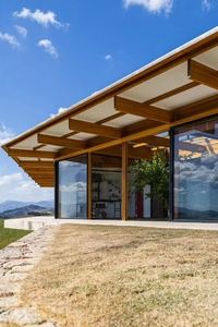 Évasion culturelle Maisons architecturales en bois Villas de campagne avec design à poutres en bois Mélange de paysages pour usage domestique - Product Image 3