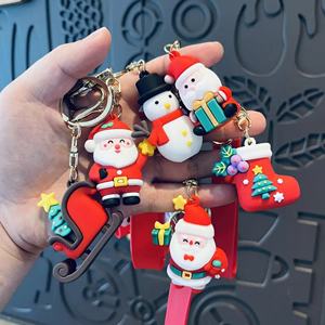 Vente en gros de porte-clés de Noël en PVC 3D, motifs de festival de Noël, bonhomme de neige, arbre de Noël, cadeaux, Père Noël, renne - Product Image 3