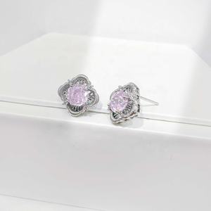 Prix usine Boucles d'oreilles clous classiques en argent sterling 925 plaqué or rose, saphir naturel taille rose et zircon cubique motif fleur pour femme - Product Image 2