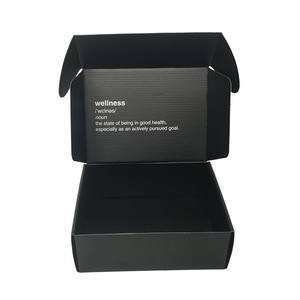 Sobre <span class=keywords><strong>de</strong></span> Cartón Corrugado con Cierre <span class=keywords><strong>de</strong></span> Oreja y Logotipo Personalizado en Relieve, Doble Cara, Negro Mate, Materiales Reciclados, Embalaje <span class=keywords><strong>de</strong></span> Papel para Envíos Postales - Product Image 3