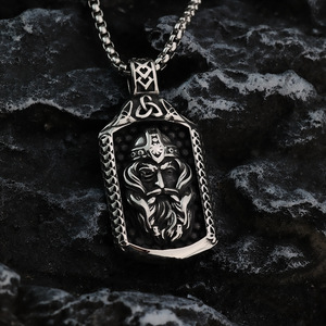 Collier pendentif Viking Odin en acier inoxydable pour hommes, design guerrier vintage, bijoux cadeau - Product Image 1