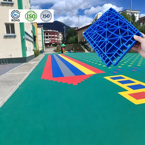 Baldosas de suelo entrelazadas de colores personalizables, suelo deportivo modular multicolor para parques infantiles y canchas de marca. - Product Image 2