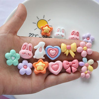 Vente en gros de breloques plates en résine, fleur, lapin, coeur, bijoux à bricoler soi-même, crème, colle, épingle à cheveux, chaussures, matériaux faits à la main, breloques en résine