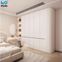 Armoire de chambre à coucher moderne en bois de frêne clair, prête à assembler (RTA), avec poignées noires minimalistes, fabrication OEM ODM.